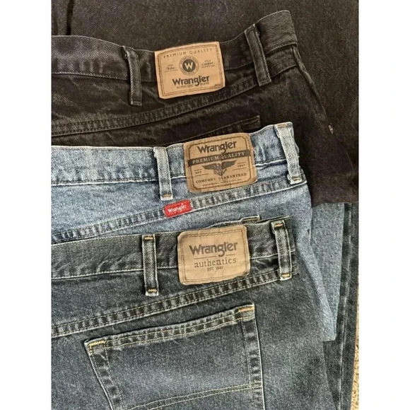 WRANGLER Men’s Straight Regular Relaxed Fit Cotton Denim Jeans 46x30 Casual Work - Picture 2 of 9